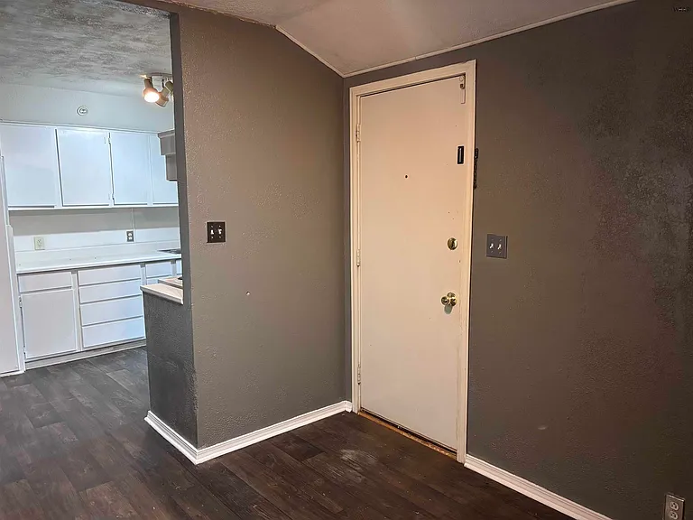 2405 Inglewood Dr — Photo 11