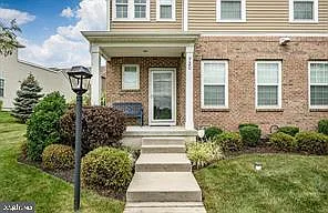 3 bed, 2.5 bath, 3206 sqft, $3,395 — Photo 2
