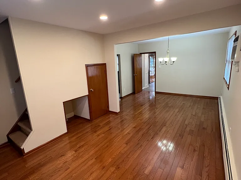 313 Frederick Ave — Photo 2