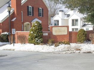626 Smithfield Rd APT 914, North Providence, RI 02904