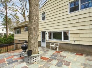 77 Sherwood Rd, Tenafly, NJ 07670