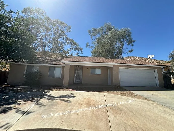 3 bed, 2.0 bath, 980 sqft, $1,950 — Photo 1