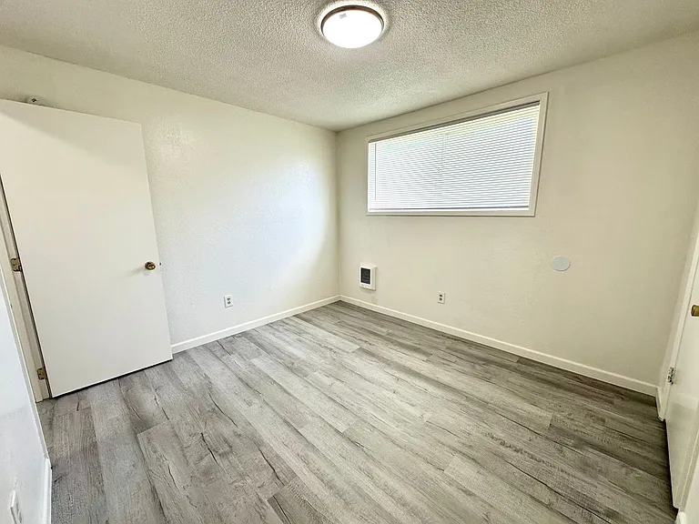 Mt. Stuart Apartments — Photo 3