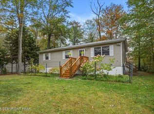 1167 Trapper Ln, Pocono Summit, PA 18346