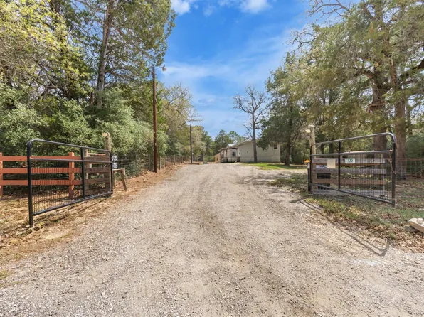 135 Huskey Trl, Paige, TX 78659