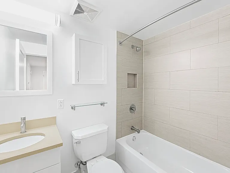 354 E 91st St #1009 — Photo 2