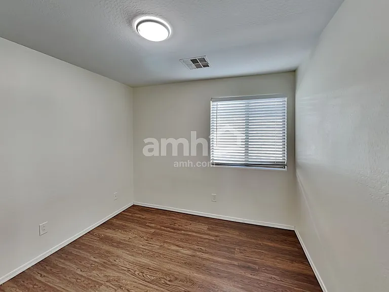 3282 E Oakland St — Photo 18