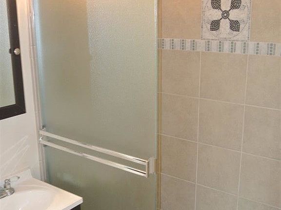5th image of 1825 39th Ave