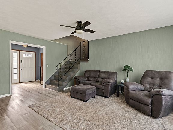 4th image of 25 Woodcrest Dr
