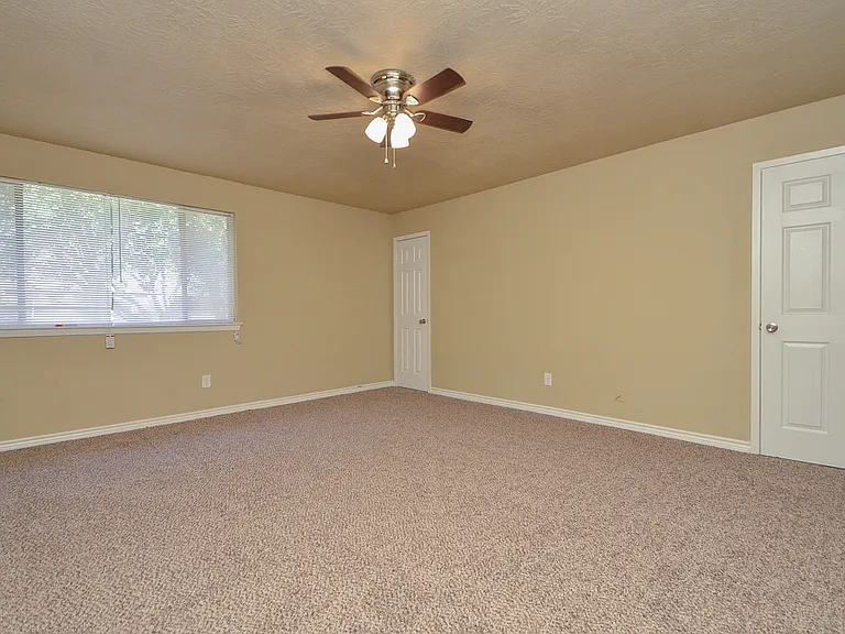 15337 Falmouth Ave — Photo 18