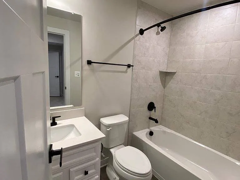 2528 Verona Pl #A — Photo 16