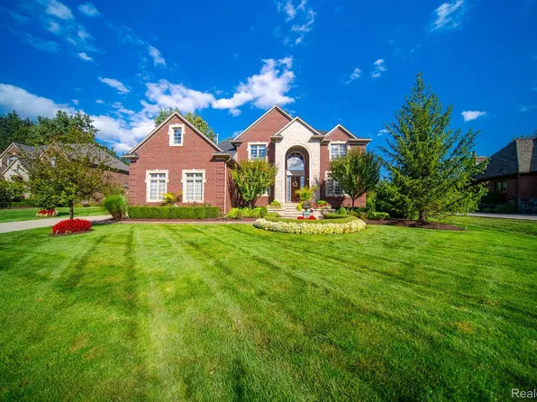 62578 Pond Dr, Washington, MI 48094