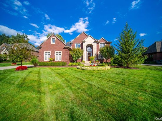 62578 Pond Dr, Washington, MI 48094