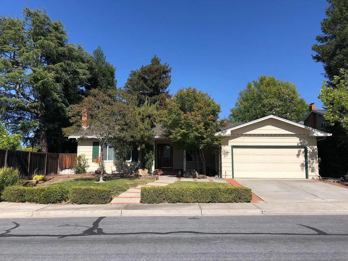 4 bed, 2.5 bath, 2233 sqft, $7,200 — Photo 1