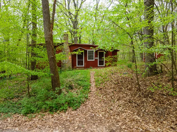 4513 Lake Rd, Stevensville, MI 49127