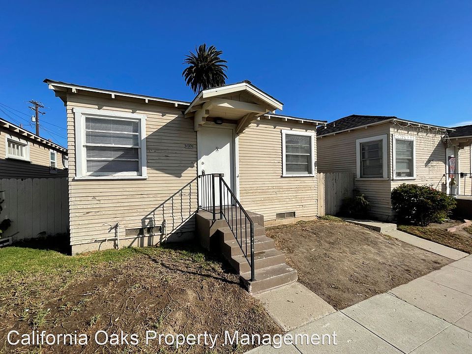 1st image of 307 W 1st St #10558336