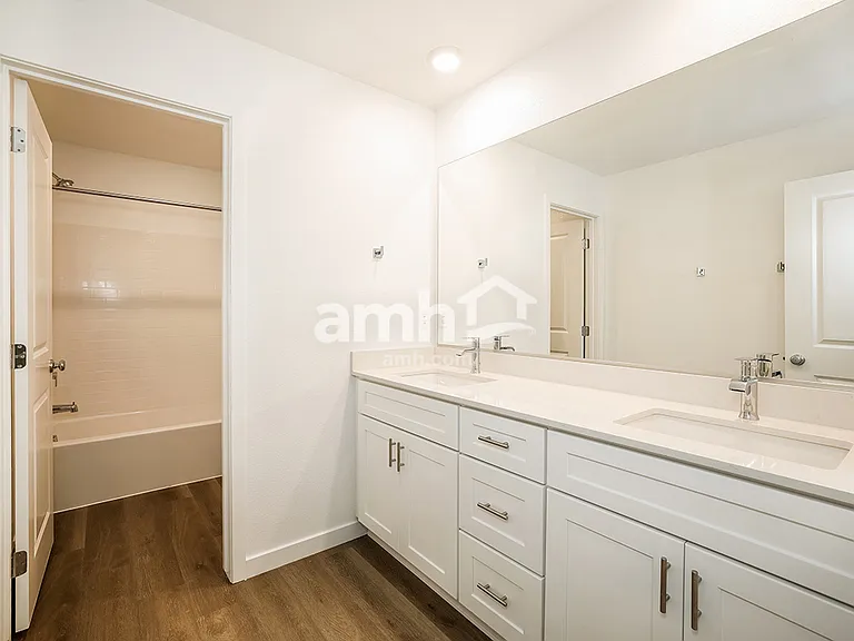 2236 Monroe Ave — Photo 15