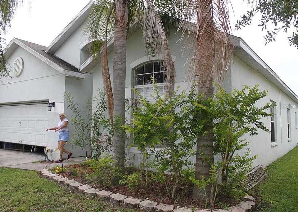 1st image of 847 Hacienda Cir
