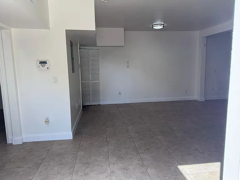 1129 SW 10th St #1 — Photo 11