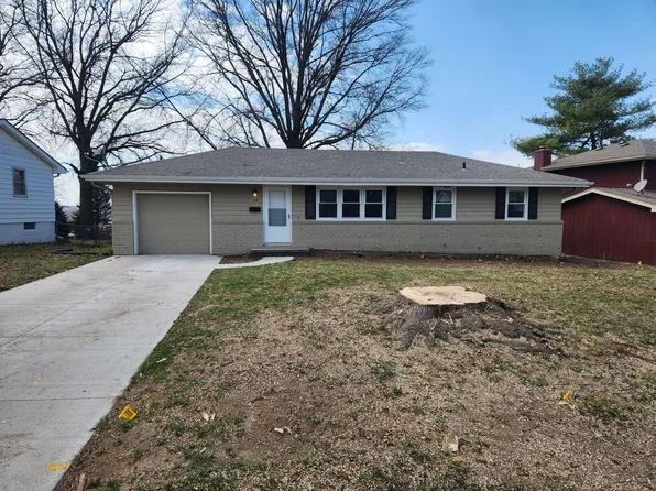 714 Shamrock Rd, Papillion, NE 68046