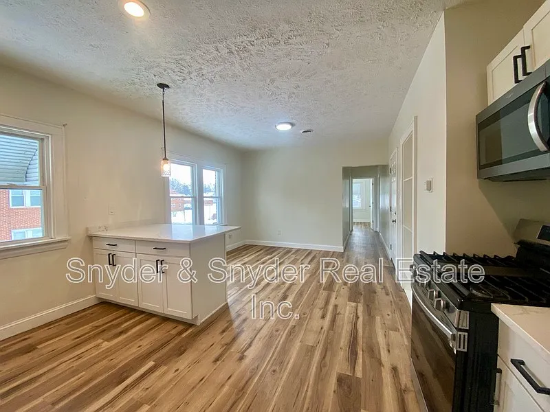 Building Photo - 884 Copley Rd #4
