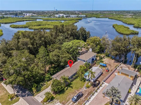521 Midway Ln, Tarpon Springs, FL 34689