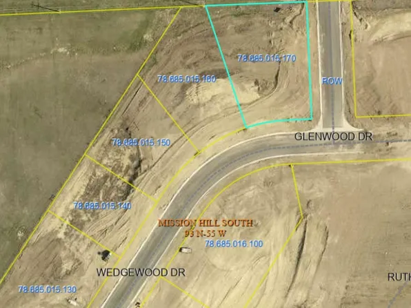 3009 Wedgewood Dr, Yankton, SD 57078