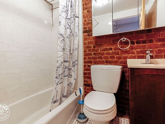 4th image of 245 Kingsland Ave APT 1R