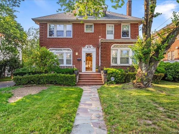 942 Greenfield Rd, Woodmere, NY 11598