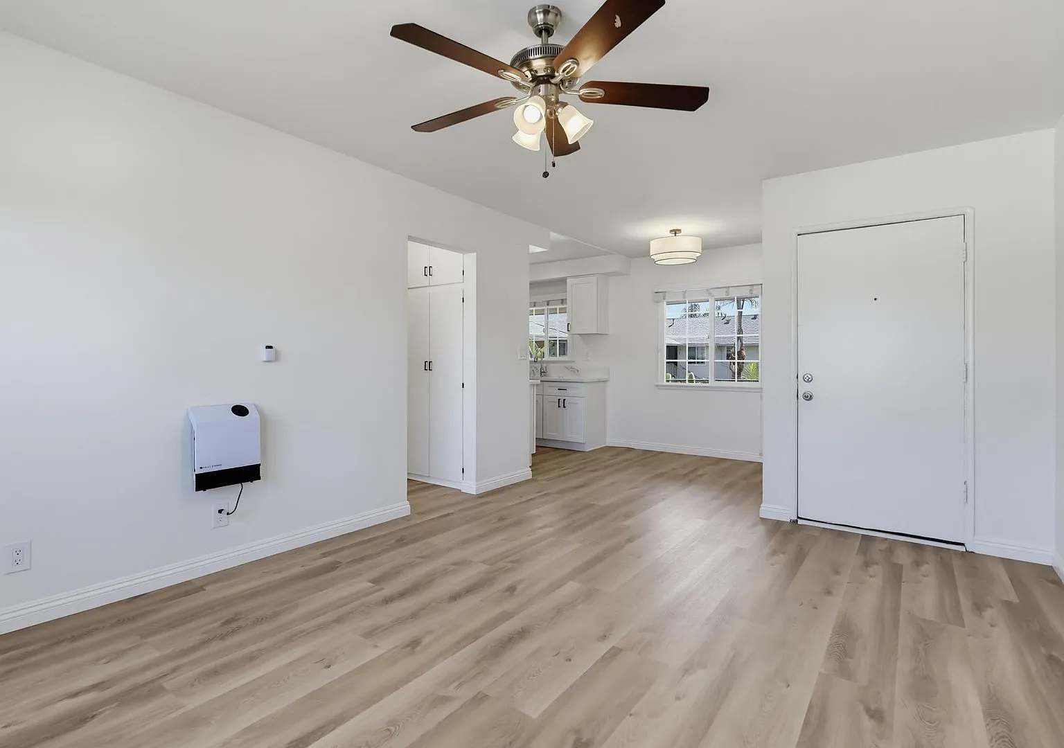 Modern 1BD Apt w/ Stainless Steel Appliances and On-Site Laundry — Photo 3