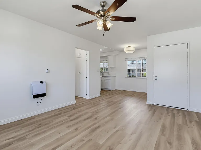 6633 Crenshaw Blvd #8 — Photo 3