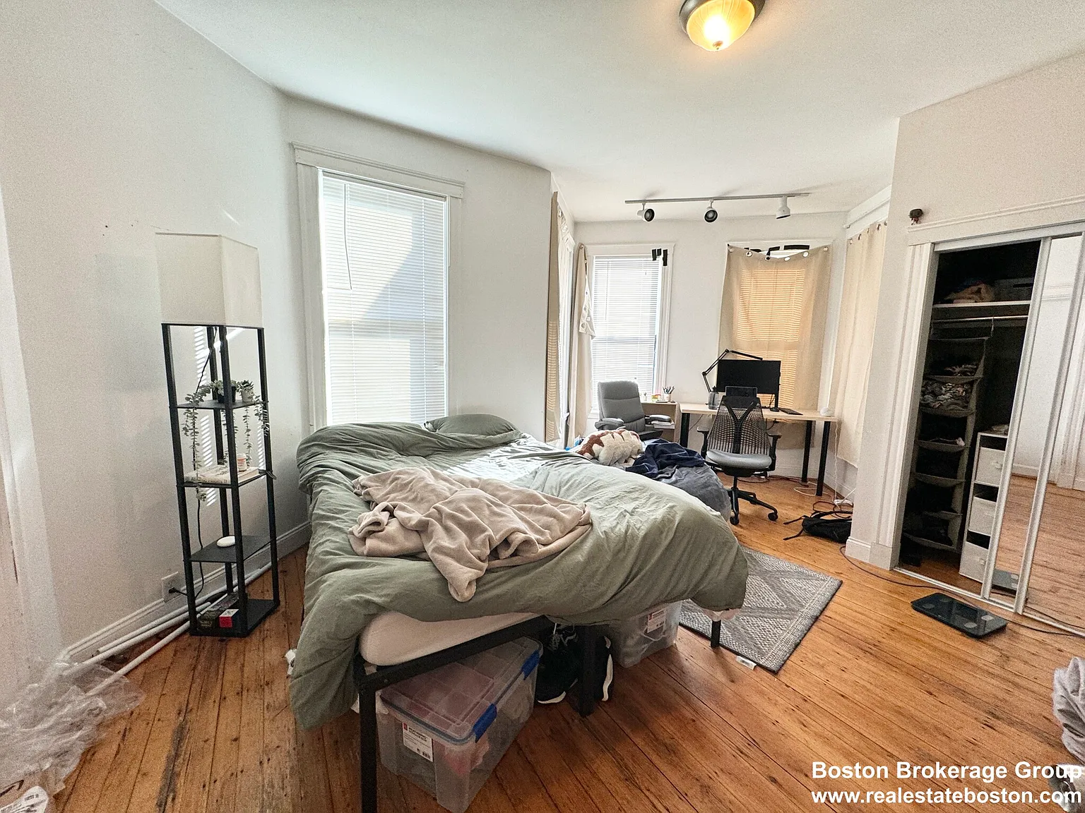 3 bed, 1.0 bath, $3,600 — Photo 2