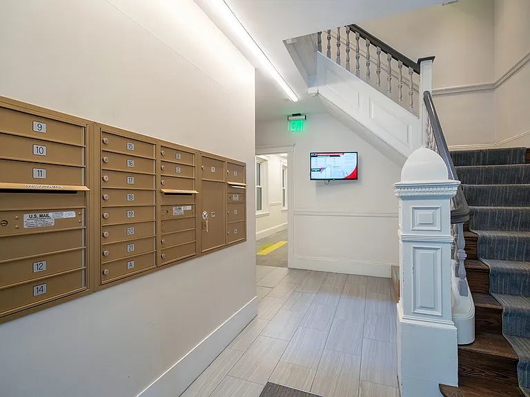 55 Queensberry St #8 — Photo 5