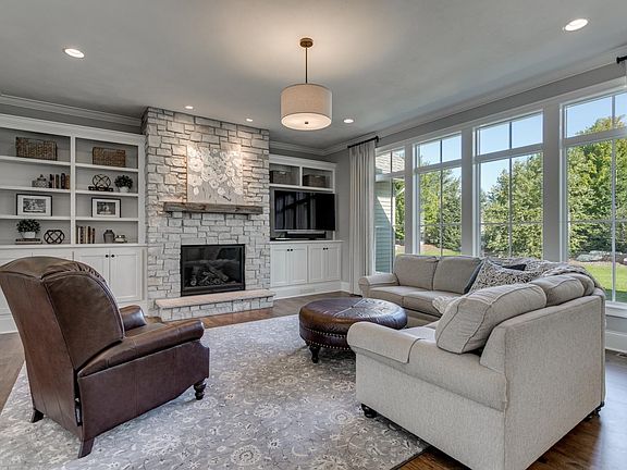 Stunning Great Rm w/Wall Of Windows