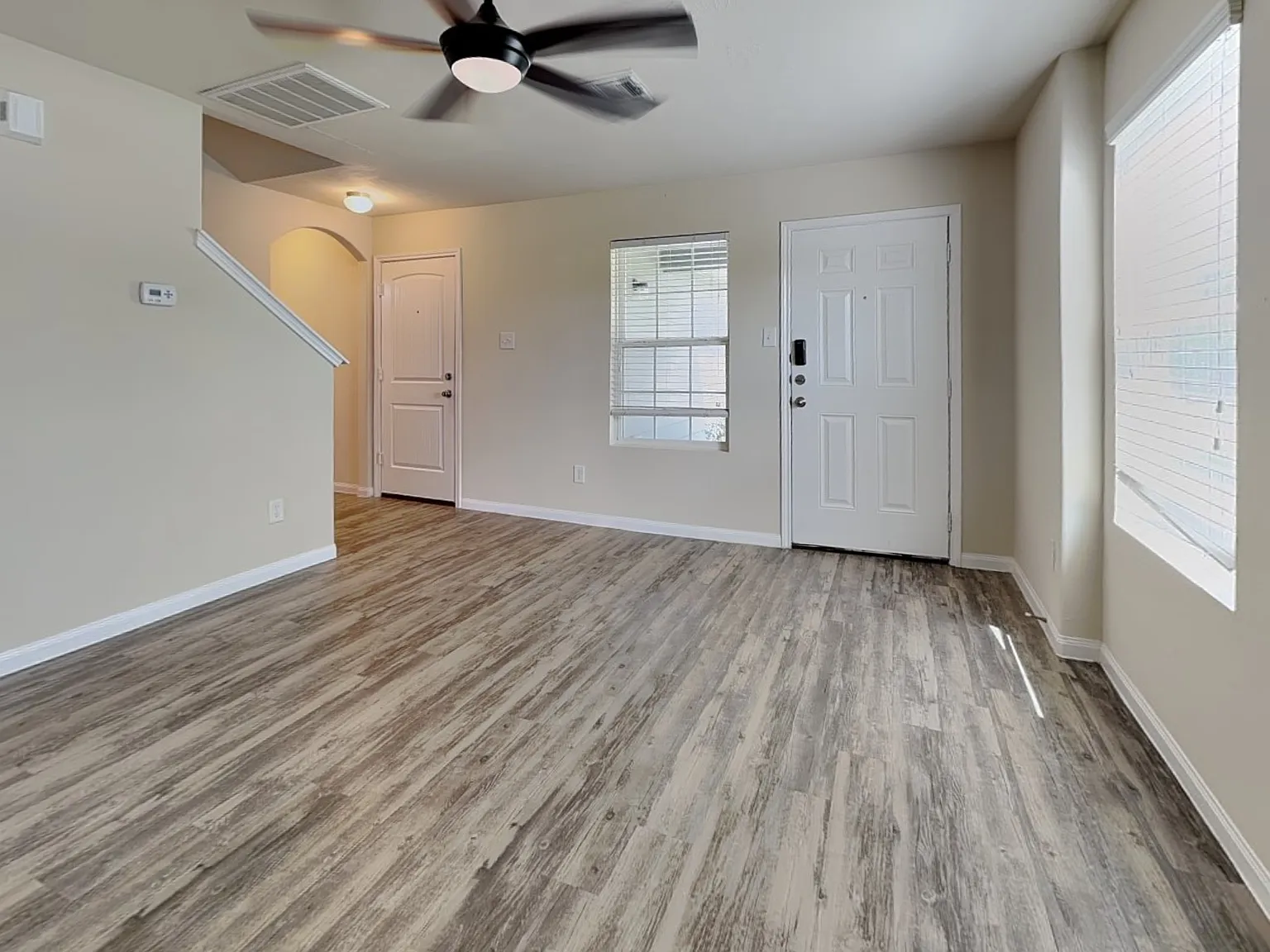 4 bed, 2.5 bath, 1736 sqft, $1,995 — Photo 2