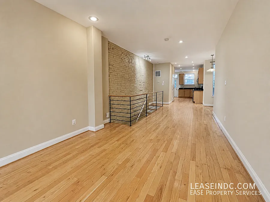 3 bed, 2.5 bath, 1337 sqft, $3,400 — Photo 3