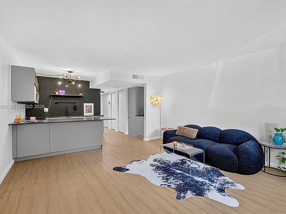 2nd image of 1901 N Andrews Ave APT 100