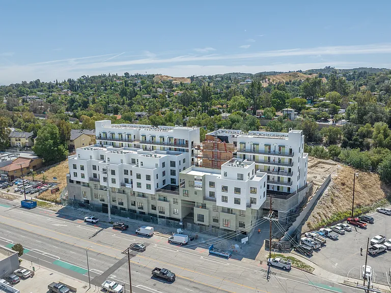 Woodlake Apartments — Photo 15