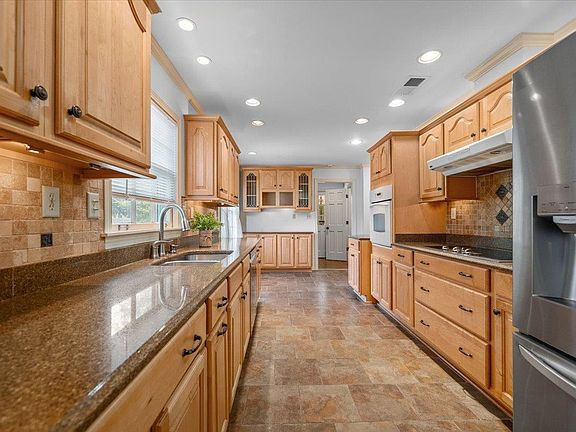 4th image of 5409 Sycamore Grove Ln