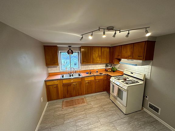 3rd image of 151 Evergreen Ave
