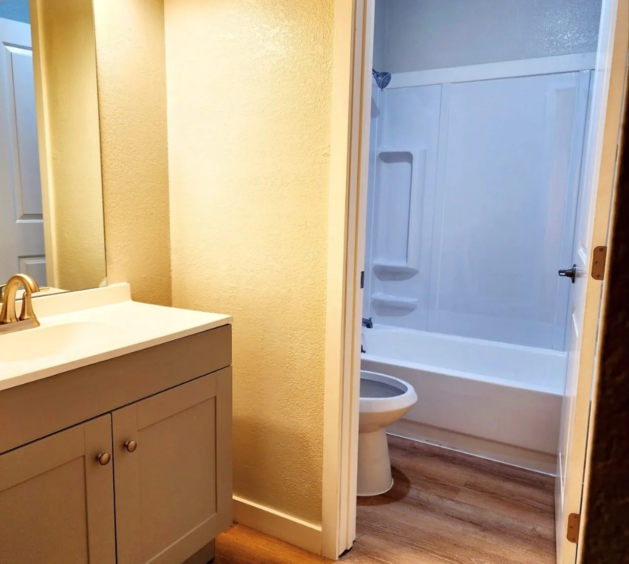 Meadowdale Park Townhomes — Photo 1
