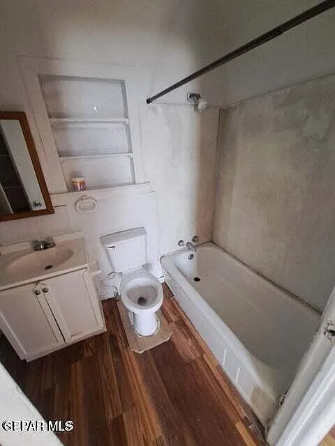 2 bed, 1.0 bath, 700 sqft, $700 — Photo 3