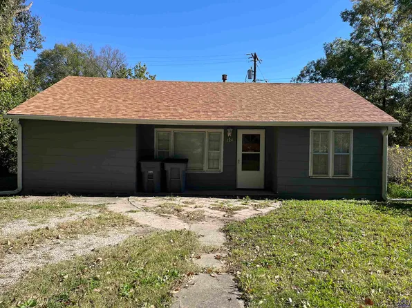 224 S Market St, Emporia, KS 66801