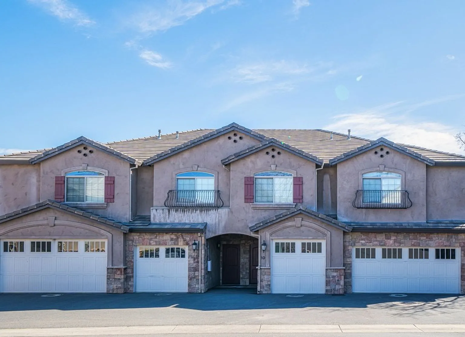Ridgestone Villas - 870 Mission Sierra — Photo 3