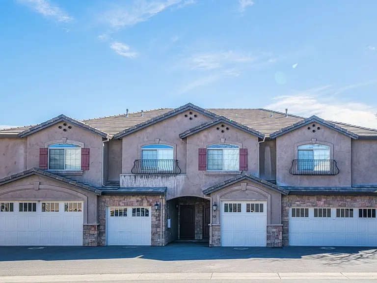 Ridgestone Villas - 870 Mission Sierra — Photo 3