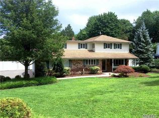52 Cross Bow Ln, Commack, NY 11725