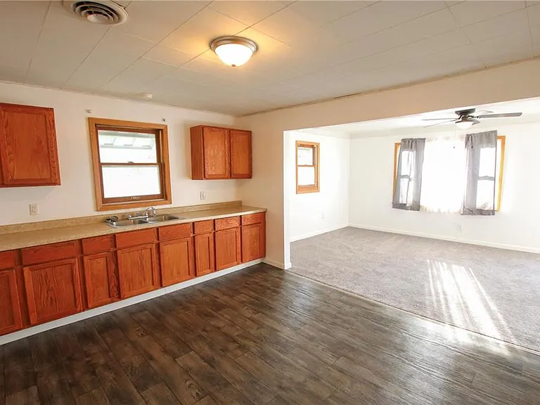 205 Debbie Ln — Photo 4