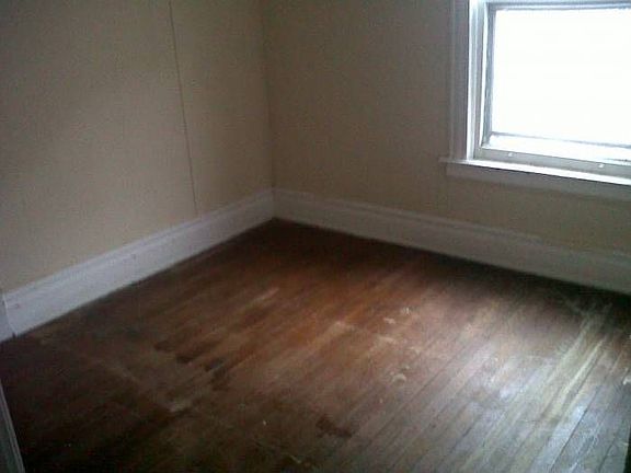 2nd image of 16-18 Oakwood Ave