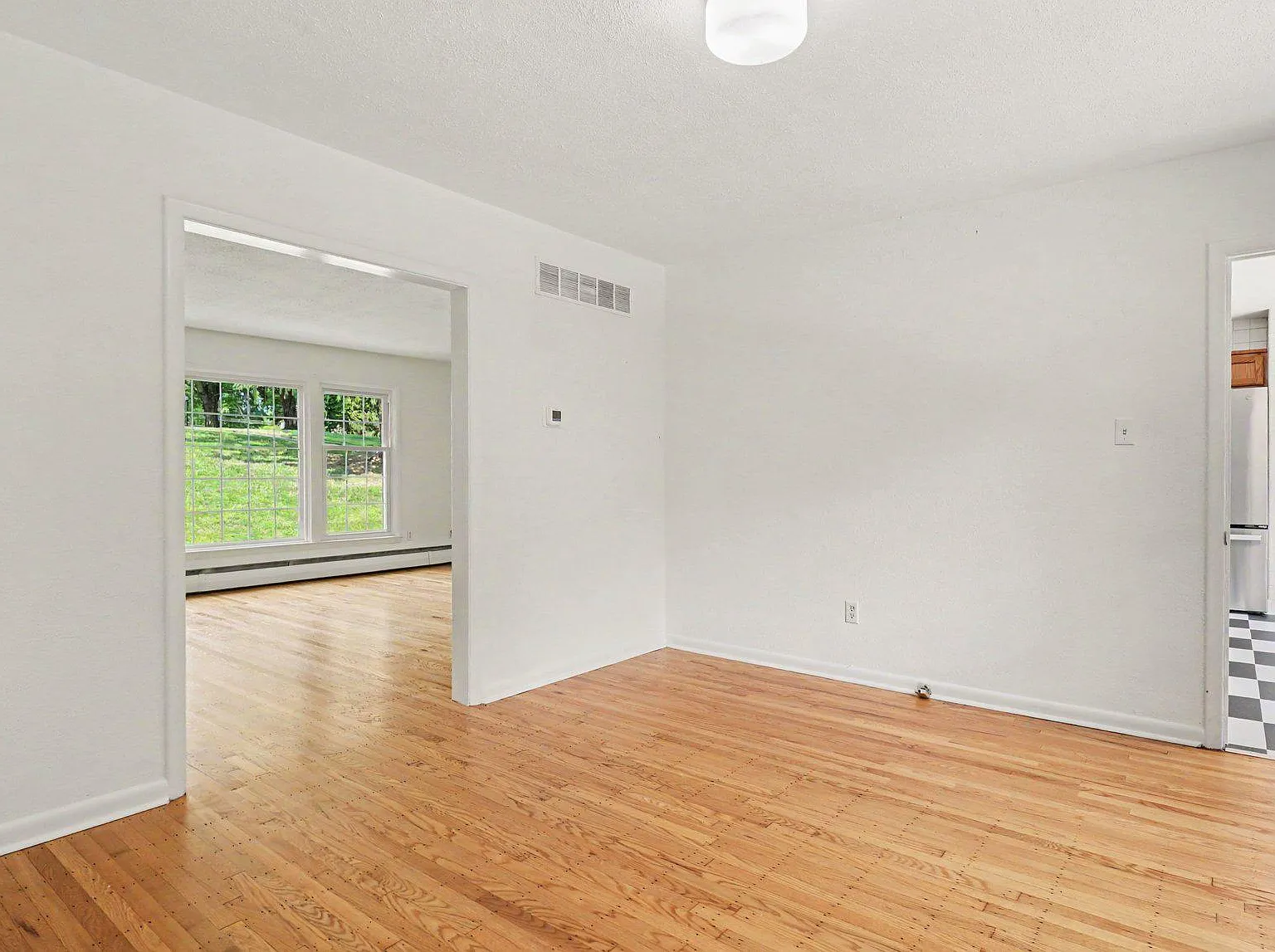 4 bed, 3.5 bath, 2727 sqft, $3,650 — Photo 3