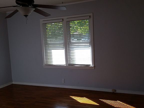 4th image of 704 NW A St